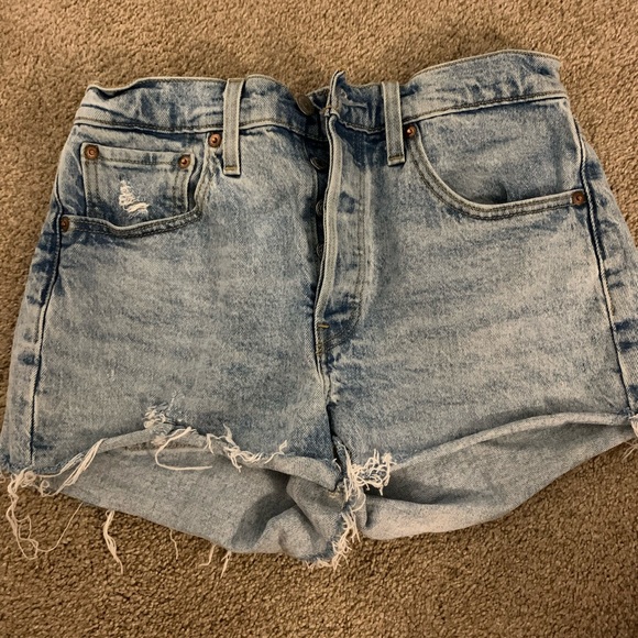 Ripped Levi Authentic Jean shorts - Picture 2 of 3